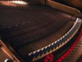 Det preparerte pianoet: Da hverdagsgjenstander forvandlet tangentene til et slagverksorkester